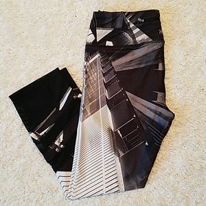 NWOT Kyodan Black and White Crop Leggings